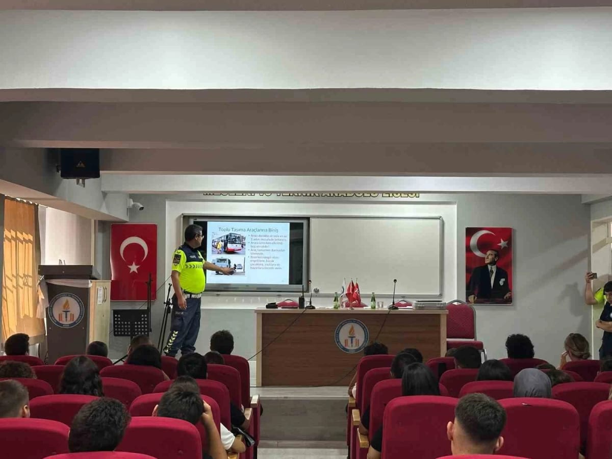 Kuşadası’nda öğrencilere Trafik ve Motosiklet Güvenliği semineri