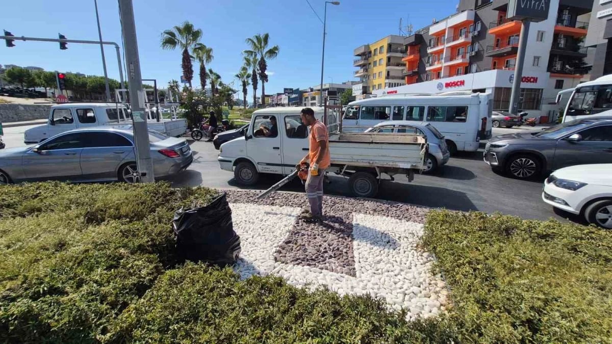 Kuşadası’nda yeşil alanlar bakıma alındı