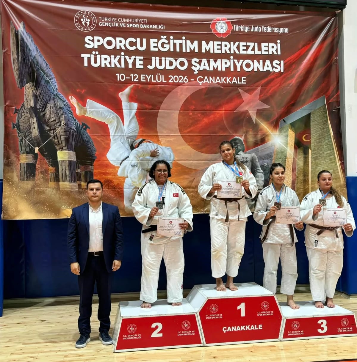 Manisalı sporculardan madalya yağmuru
