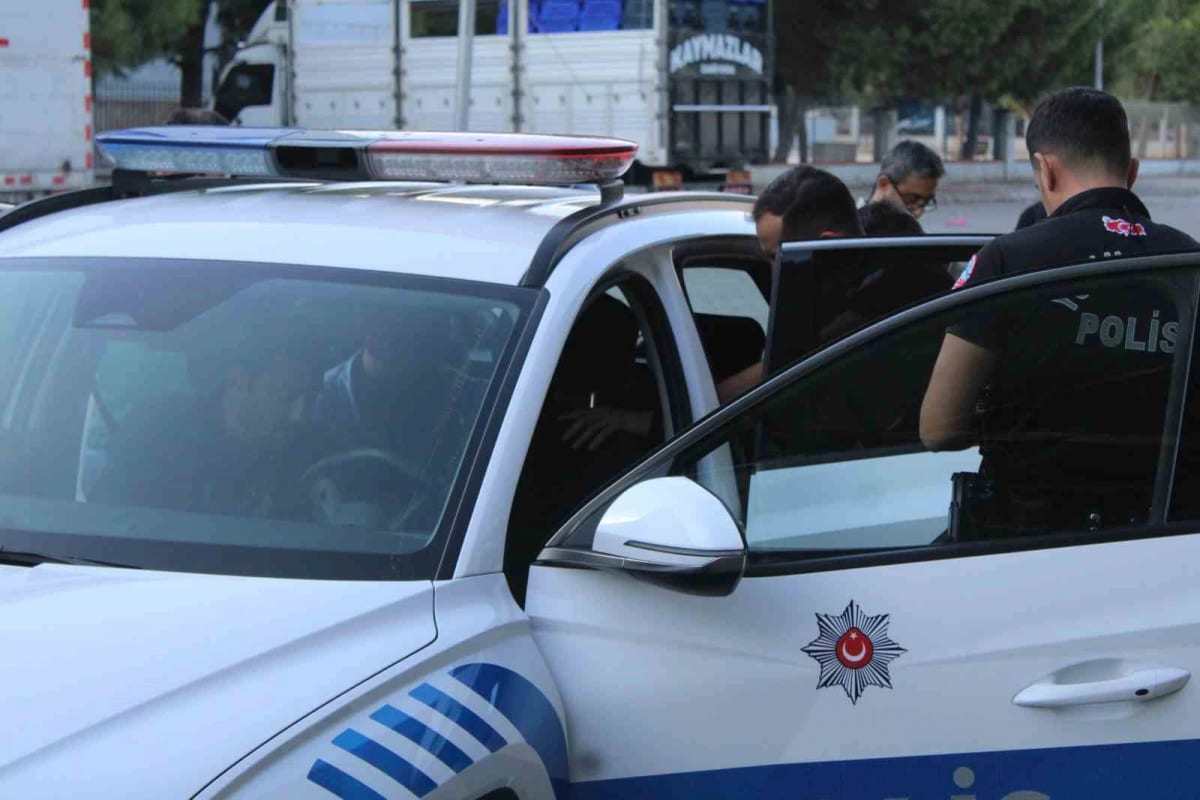 Okul önünde pompalı tüfekle gezen 2 şüpheli yakalandı