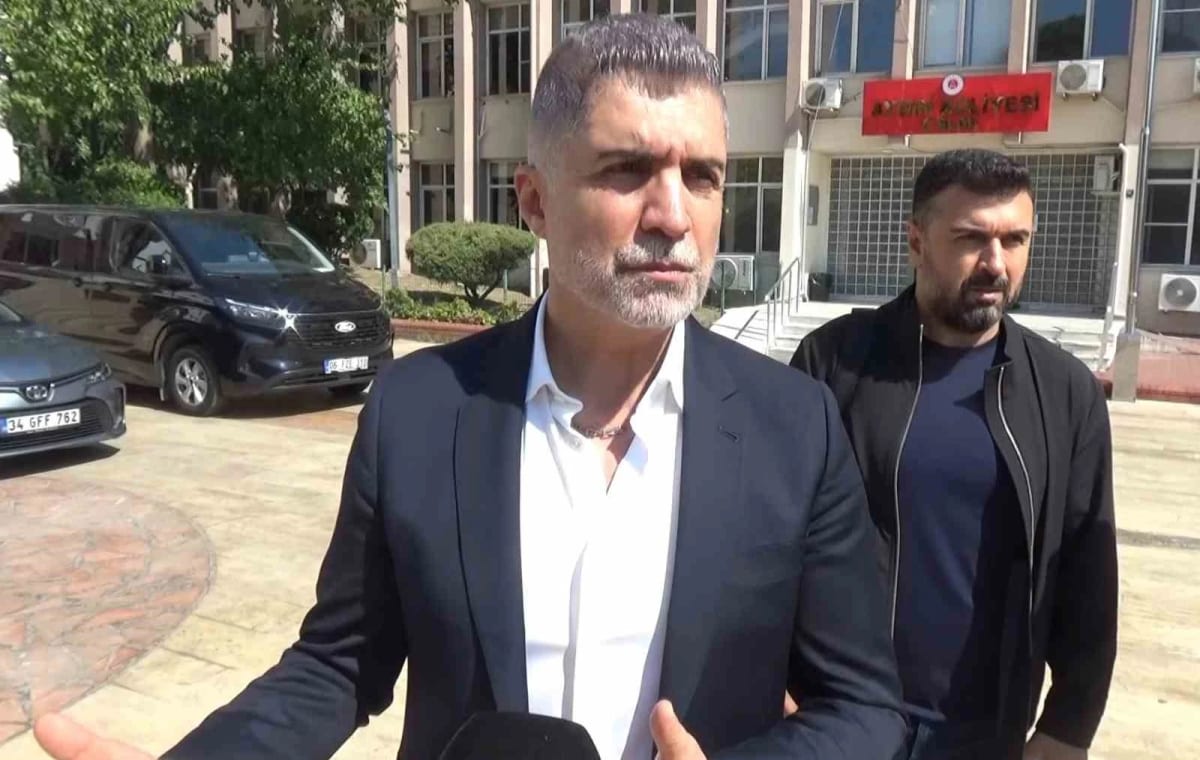 Sanatçı Özcan Deniz, kardeşlerinin hakaret davasında ifade verdi