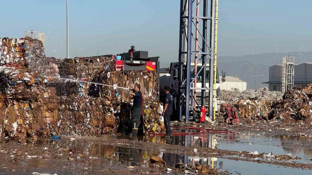 Söke’deki kağıt fabrikası yangınına itfaiyeden hızlı müdahale