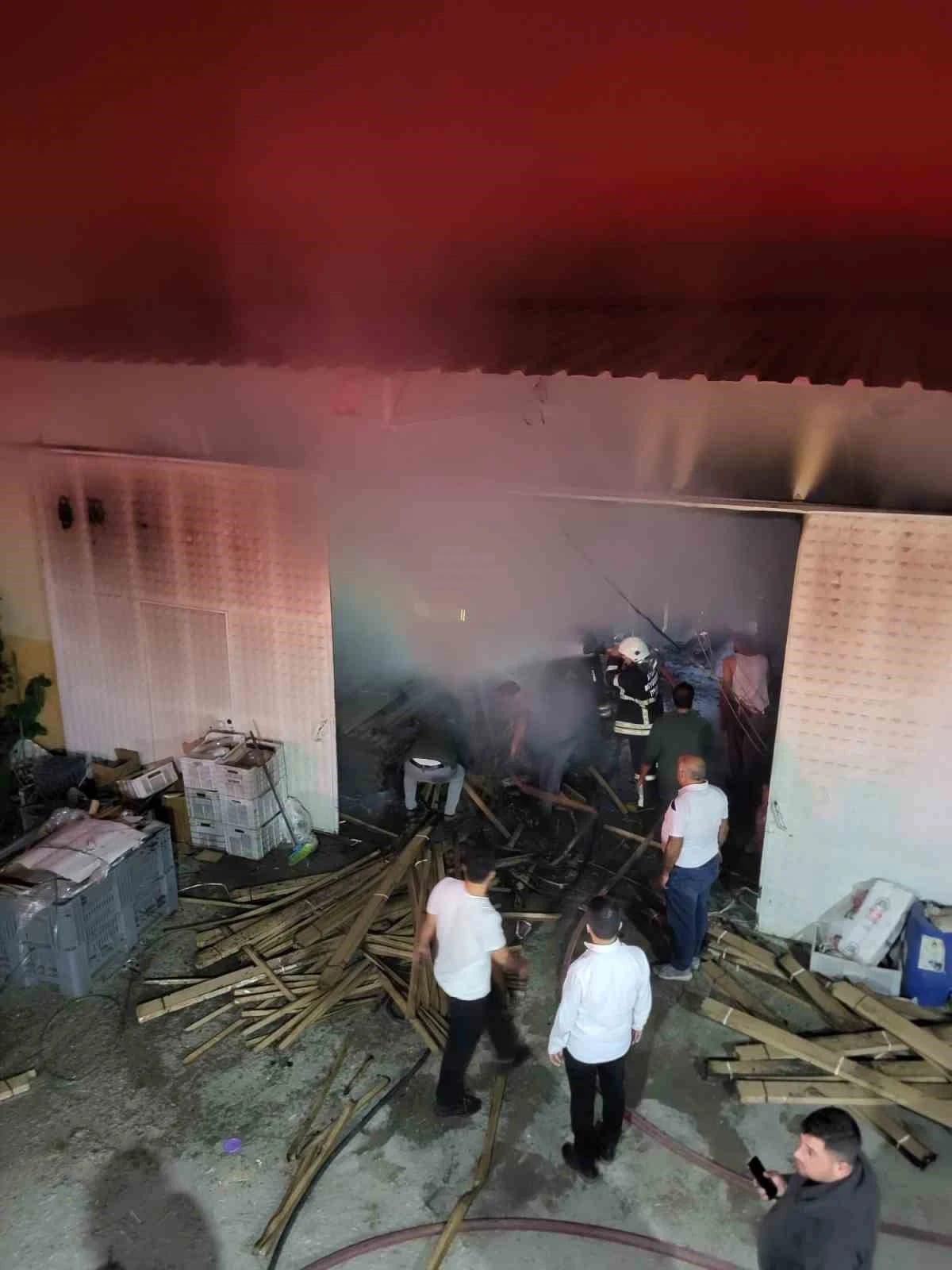 Sultanhisar’da depo yangını