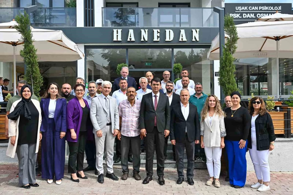 Vali Kartal, merkez mahalle muhtarlarıyla bir araya geldi