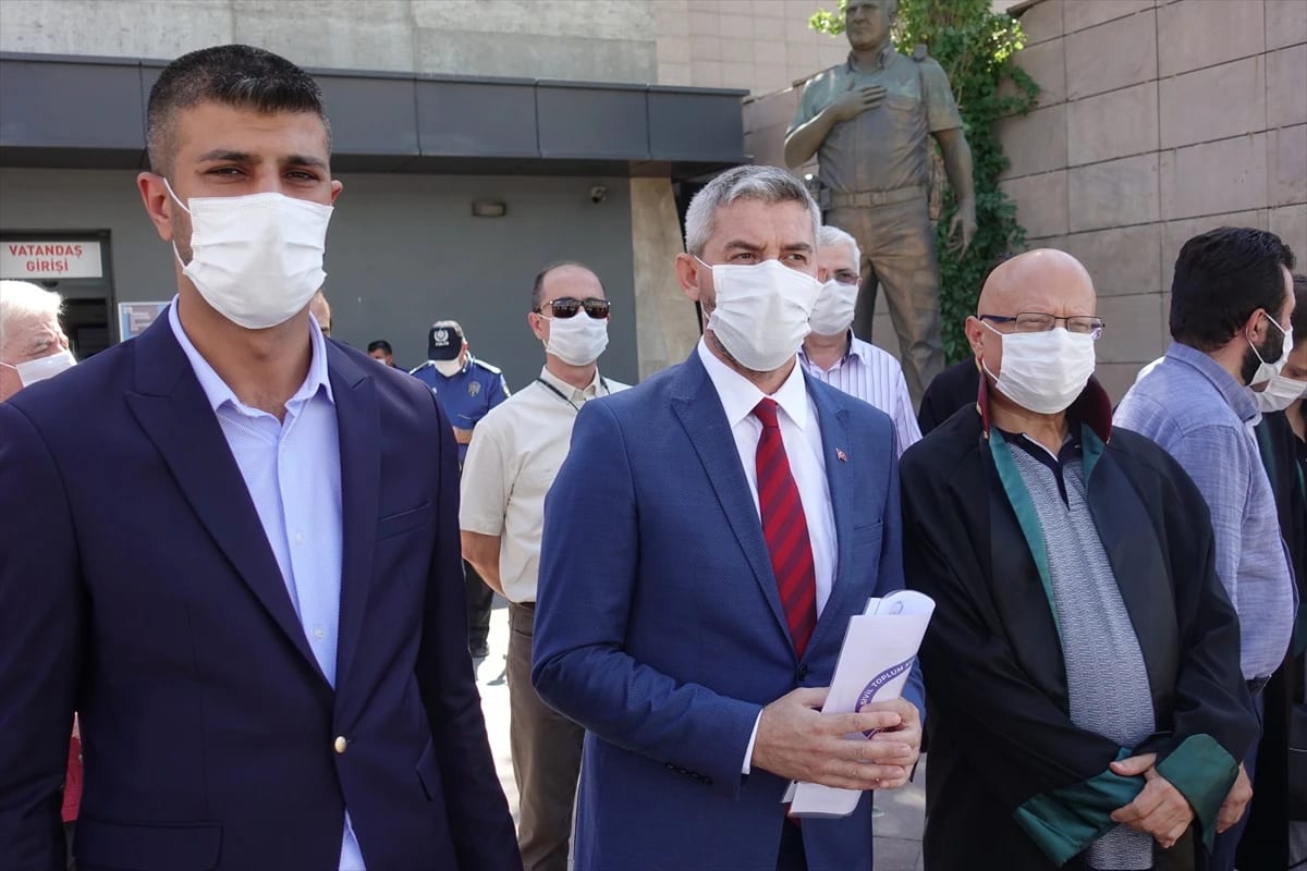 İzmir’de Erol Mütercimler Hakkında Suç Duyurusu