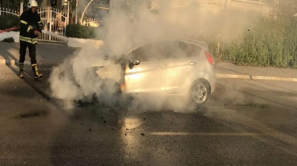 Seyir Halindeki Otomobil Alev Alev Yandı