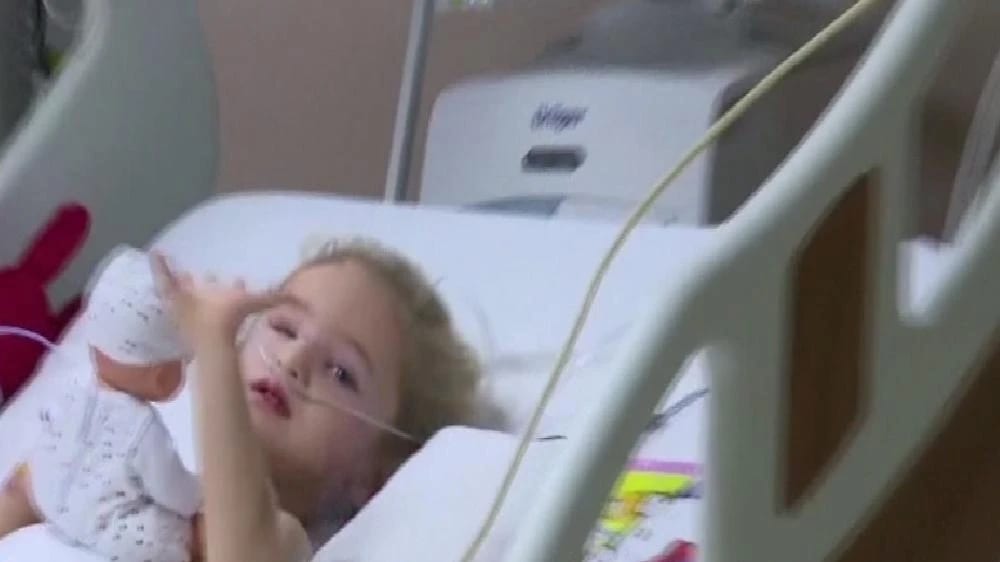 Enkazdan 65 Saat Sonra Çıkarılan Aydınlı Elif Bebek Annesine El Salladı