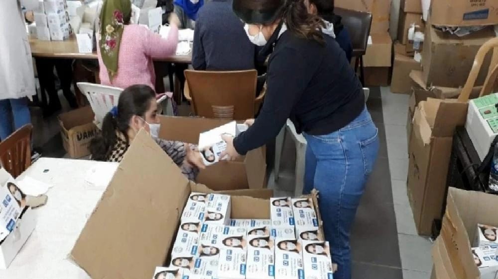 Karacasu Kaymakamlığı’ndan Depremzedelere ve Kurtarma Ekiplerine Maske Desteği