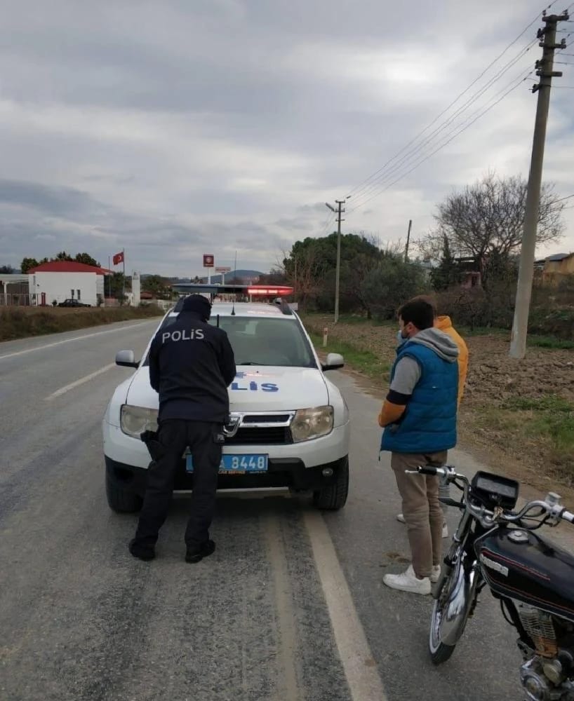 Kuşadası’nda Kısıtlamaya Uymayan 32 Kişiye 100 Bin 800 Lira Ceza Kesildi