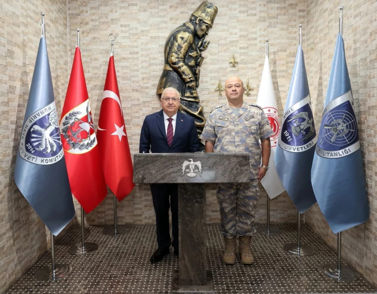 Bakan Güler, 17’nci Hava ve Füze Savunma Üs Komutanlığı’nı ziyaret etti