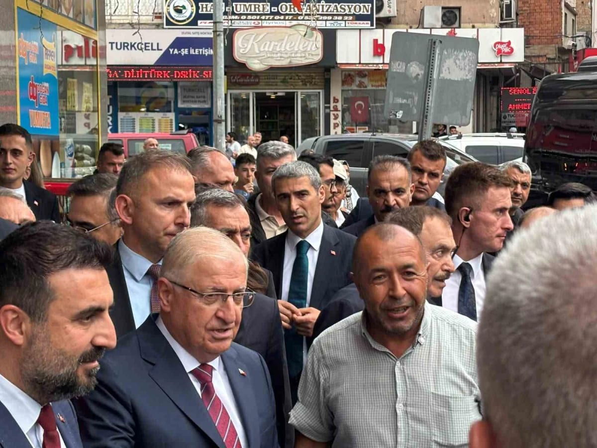 Bakan Güler Afyonkarahisar’da esnaf ile buluştu
