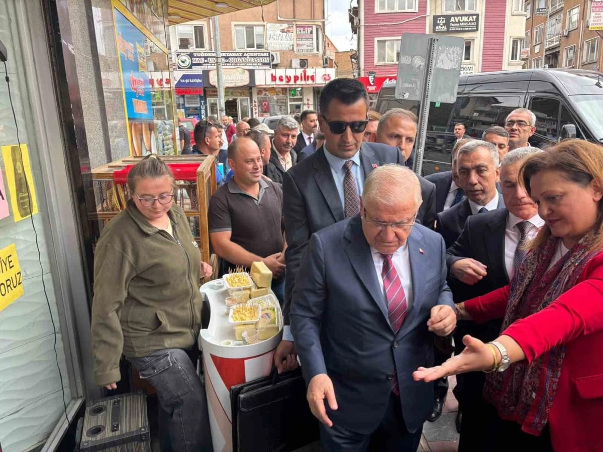 Bakan Güler Afyonkarahisar’da esnaf ile buluştu