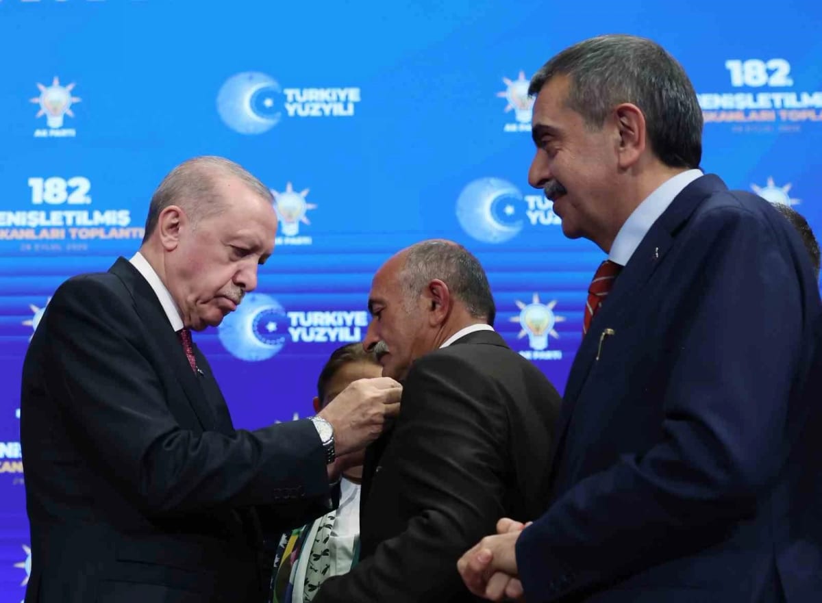 Cumhurbaşkanı Erdoğan: "Biz yanlış yapanla, nefsine yenik düşenle vedalaşır, yolumuza güçlenerek devam ederiz"