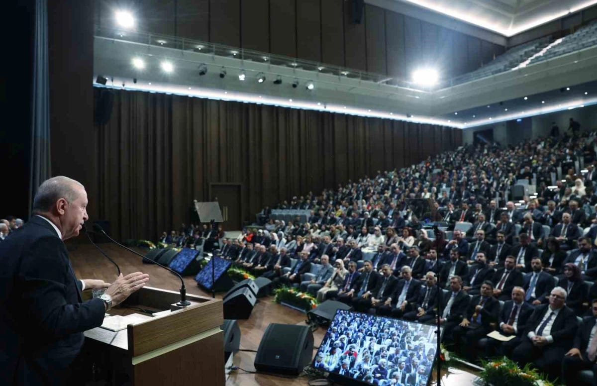 Cumhurbaşkanı Erdoğan: "Biz yanlış yapanla, nefsine yenik düşenle vedalaşır, yolumuza güçlenerek devam ederiz"