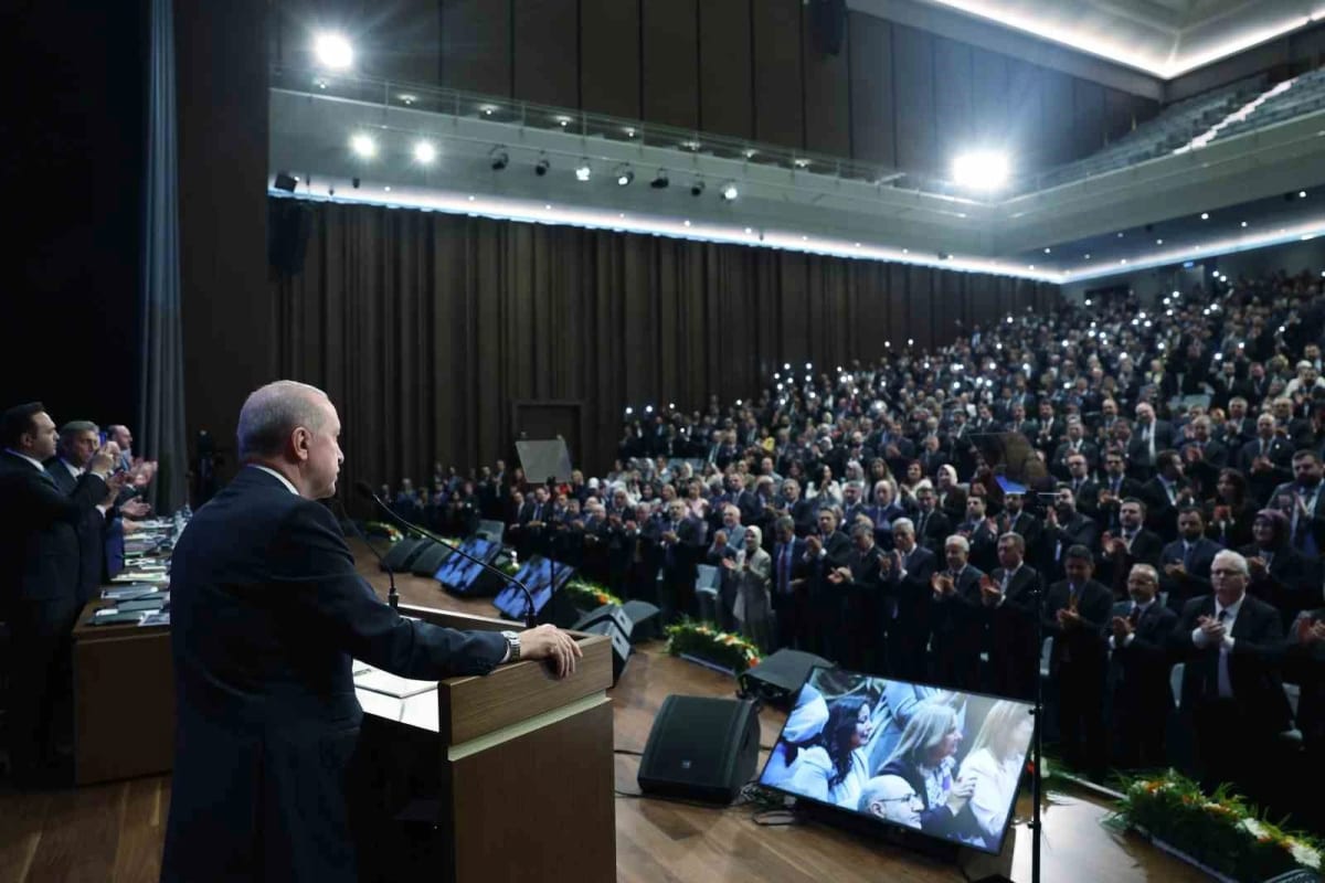 Cumhurbaşkanı Erdoğan: "Biz yanlış yapanla, nefsine yenik düşenle vedalaşır, yolumuza güçlenerek devam ederiz"