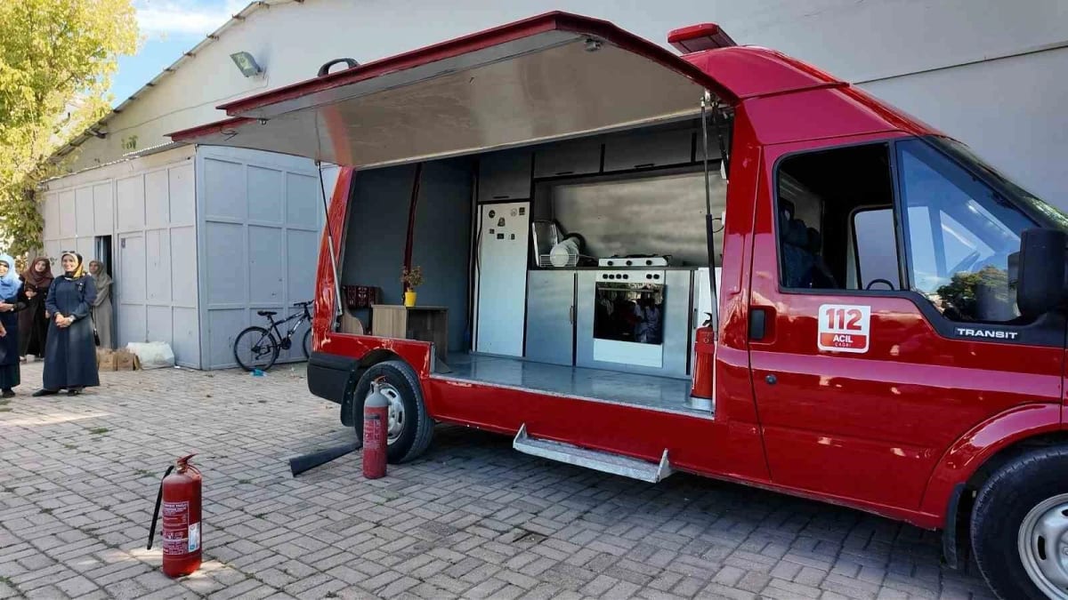 Elazığ itfaiyesi filosunu güçlendirdi: Öncü motosiklet ve mobil müdahale aracı