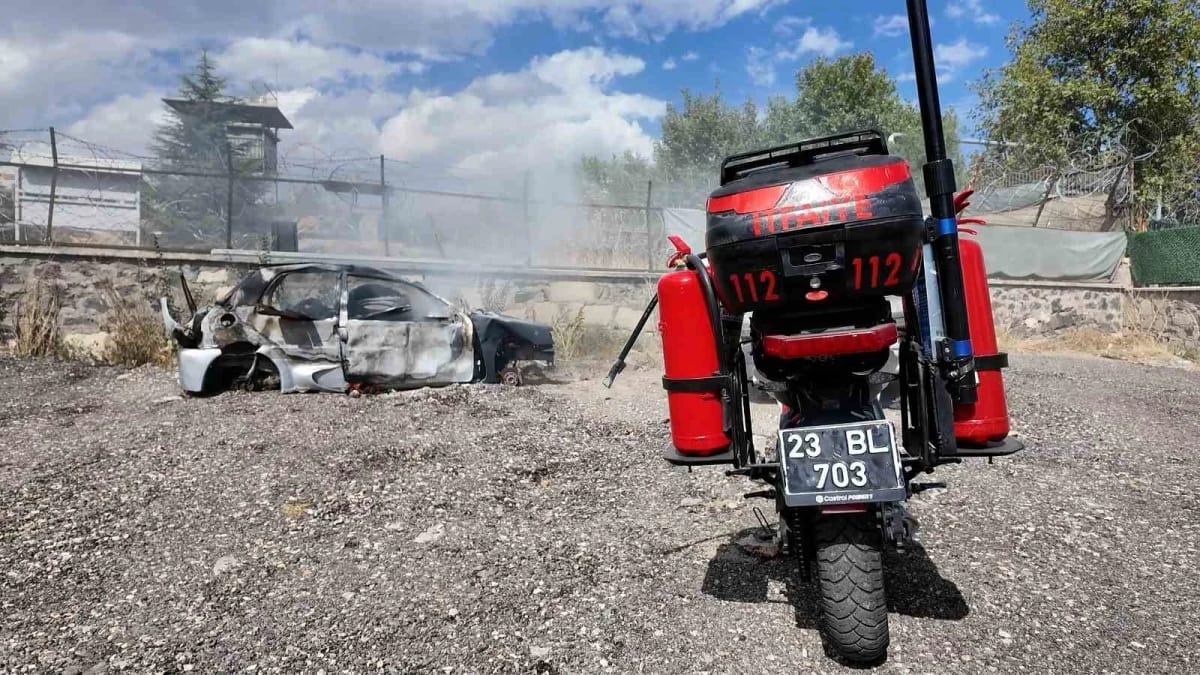 Elazığ itfaiyesi filosunu güçlendirdi: Öncü motosiklet ve mobil müdahale aracı