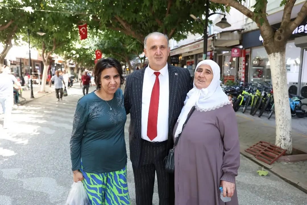 İncirliova Belediye Başkanı Kaya, pazar esnafı ve vatandaşlarla buluştu