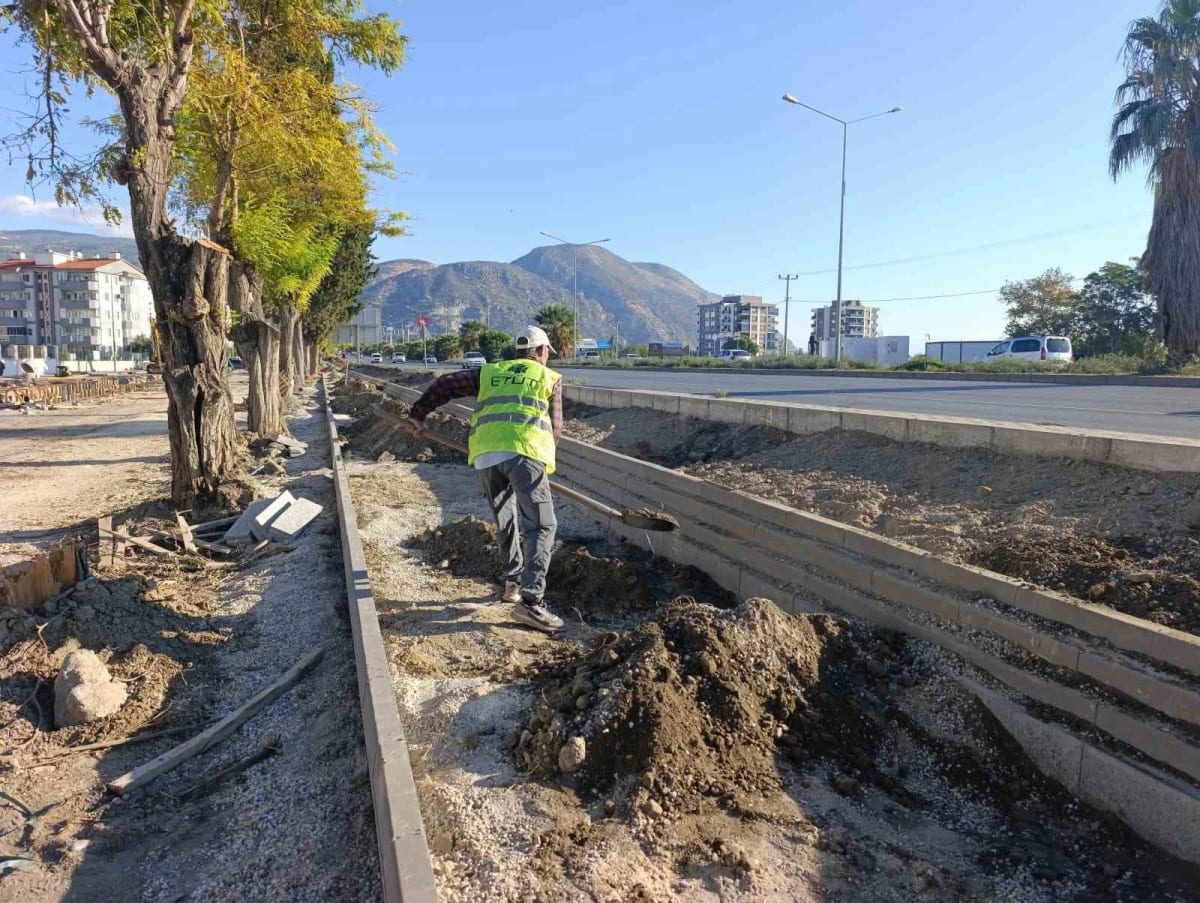 Söke’de Bisiklet ve Yürüyüş Yolu Projesi’nde beton döküm çalışması tamamlandı