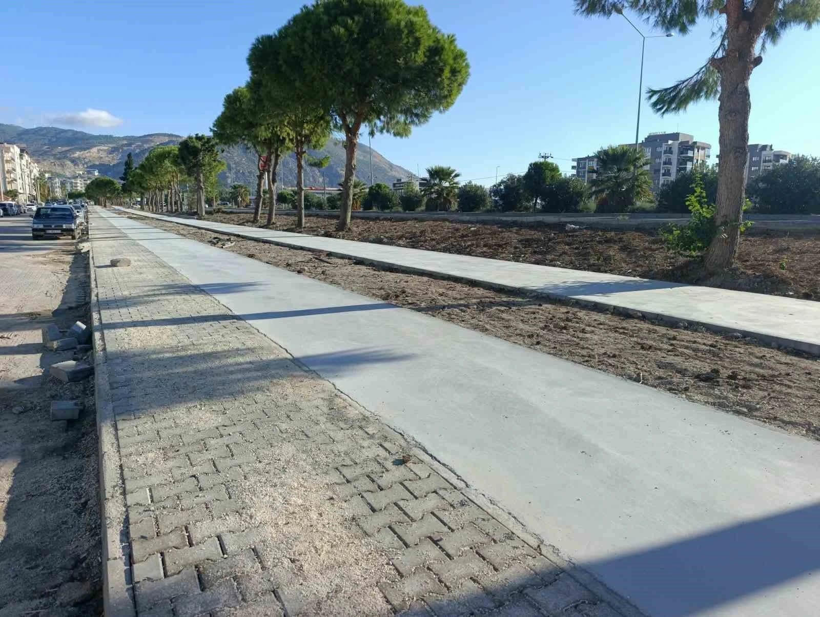 Söke’de Bisiklet ve Yürüyüş Yolu Projesi’nde beton döküm çalışması tamamlandı