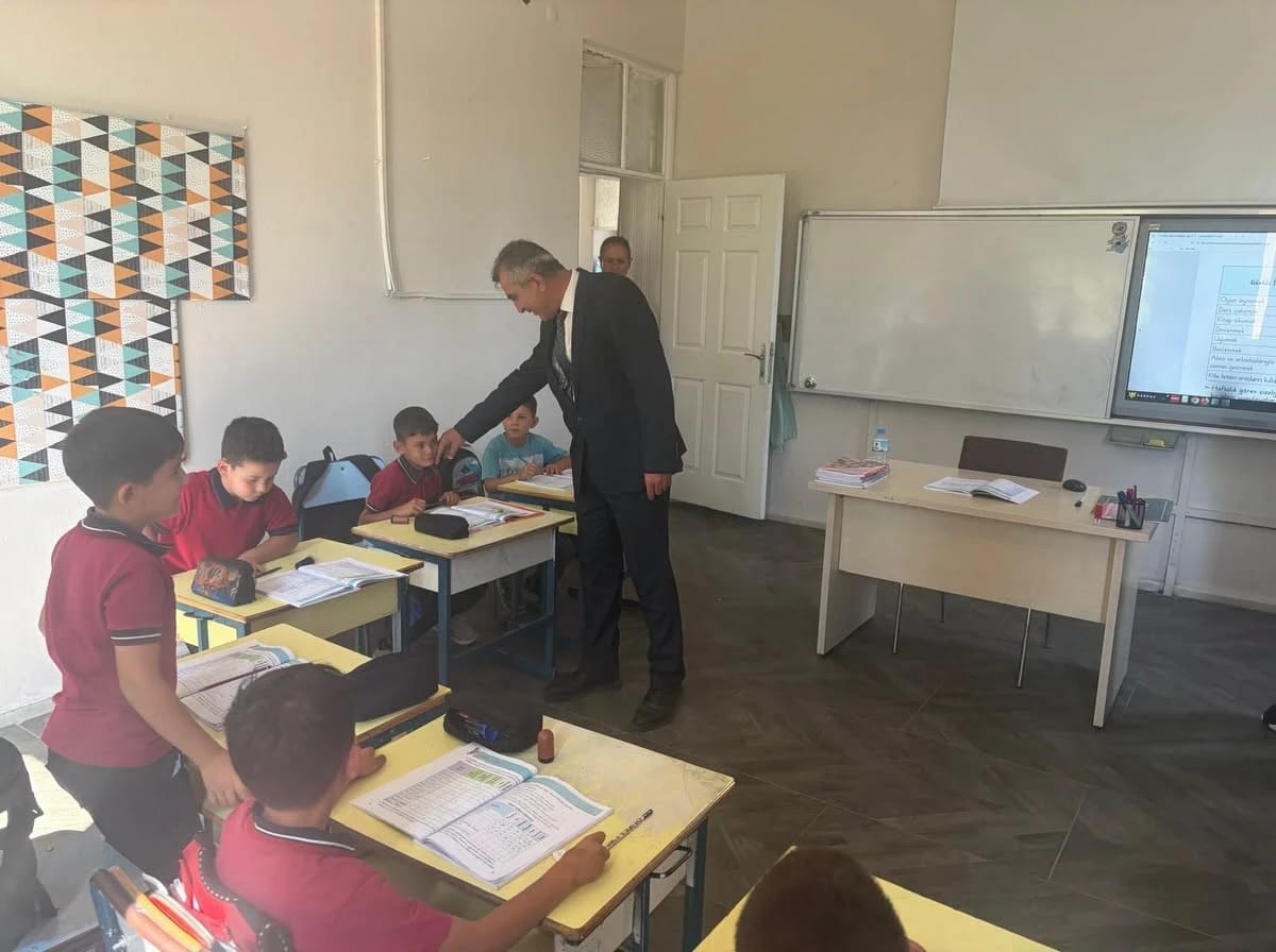 Söke İlçe Milli Eğitim Müdürü Uğurlu, öğrencilerin yeni dönem heyecanına ortak oldu