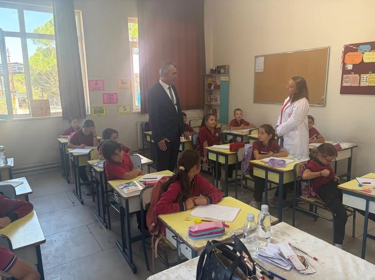 Söke İlçe Milli Eğitim Müdürü Uğurlu, öğrencilerin yeni dönem heyecanına ortak oldu